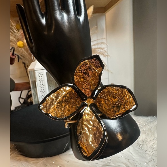 ✨Brand New✨18K Gold Plated Stainless Steel Flower Open Bracelet - Picture 9 of 9